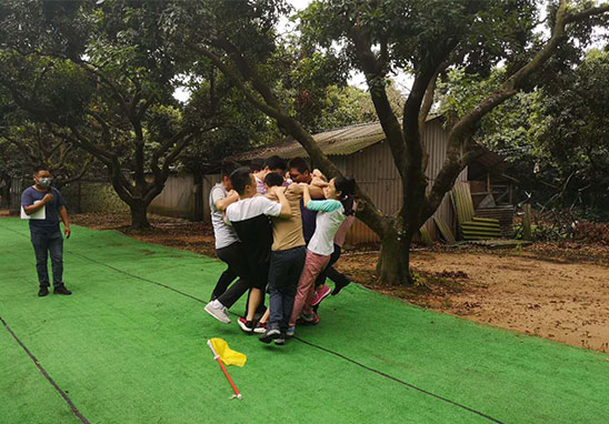 “挑战自我，凝聚实力，熔炼一流团队” 广东尊龙凯时人生就是搏检测户外拓展活动