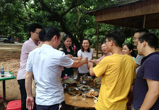 “挑战自我，凝聚实力，熔炼一流团队” 广东尊龙凯时人生就是搏检测户外拓展活动